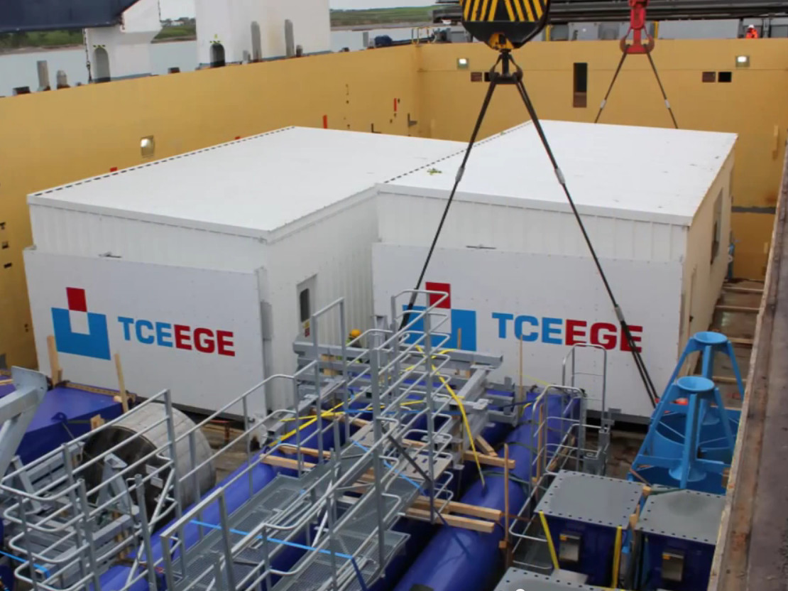 Screen grab from 'Ship-to-Shore Crane (STS) Beam Transport and Shipping' video © Liebherr/Youtube